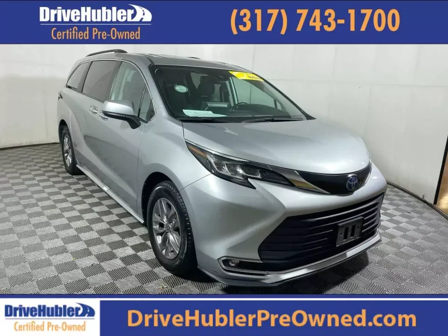 2023 Toyota Sienna XLE photo 1