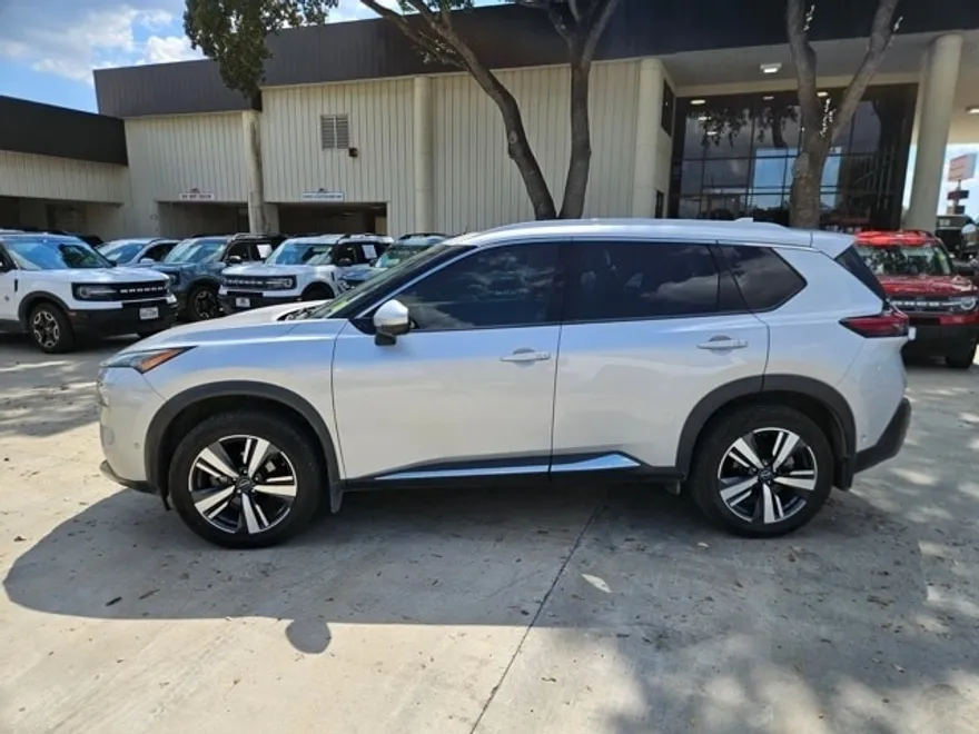 2022 Nissan Rogue SL photo 1