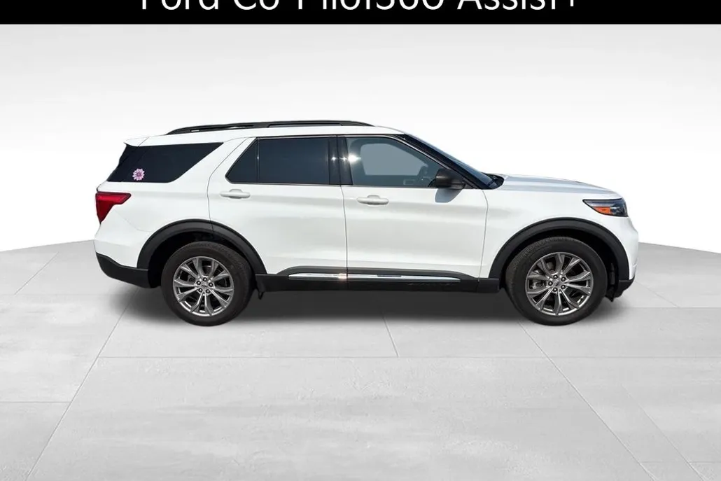 2020 Ford Explorer XLT photo 1