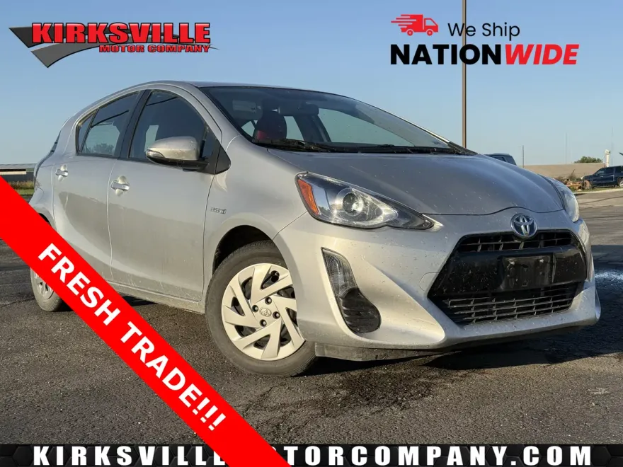 2016 Toyota Prius C Three photo 1