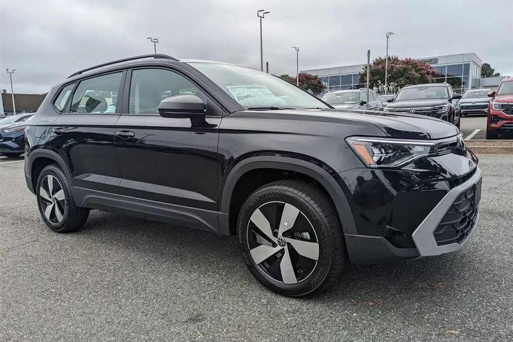 2025 Volkswagen Taos S photo 1