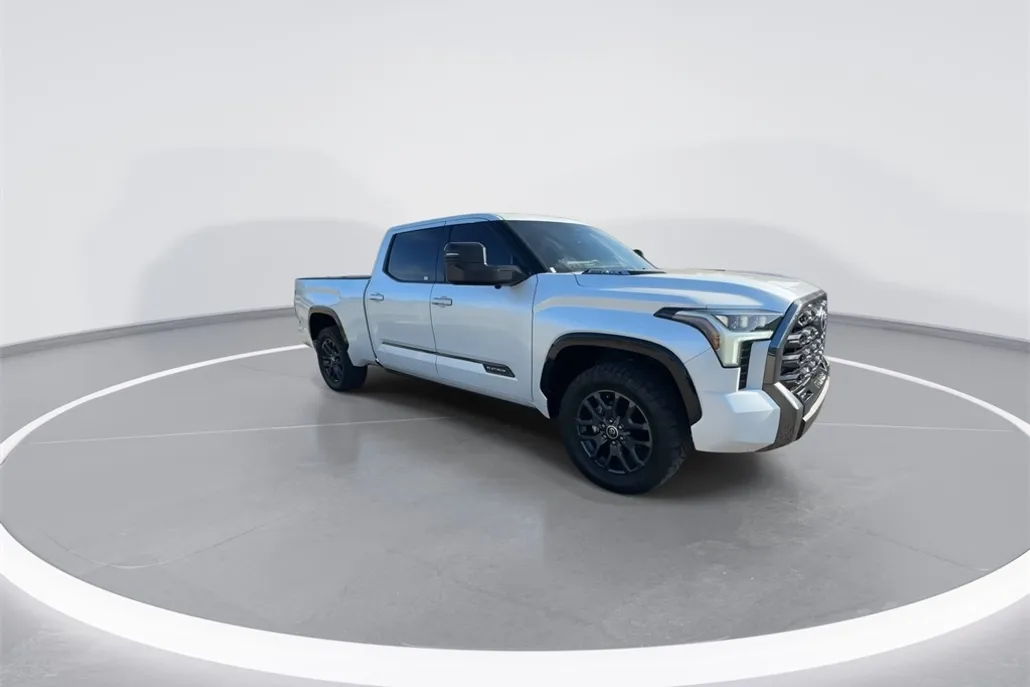 2022 Toyota Tundra Platinum photo 1