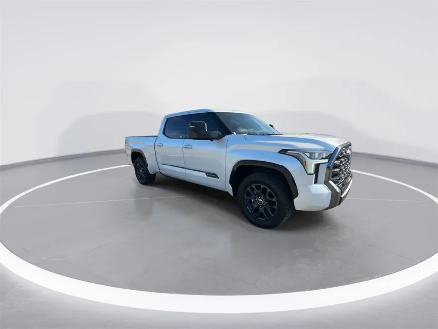 2022 Toyota Tundra Platinum photo 1