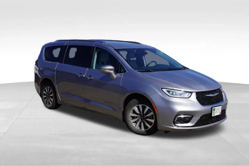 2021 Chrysler Pacifica Hybrid Touring L photo 1