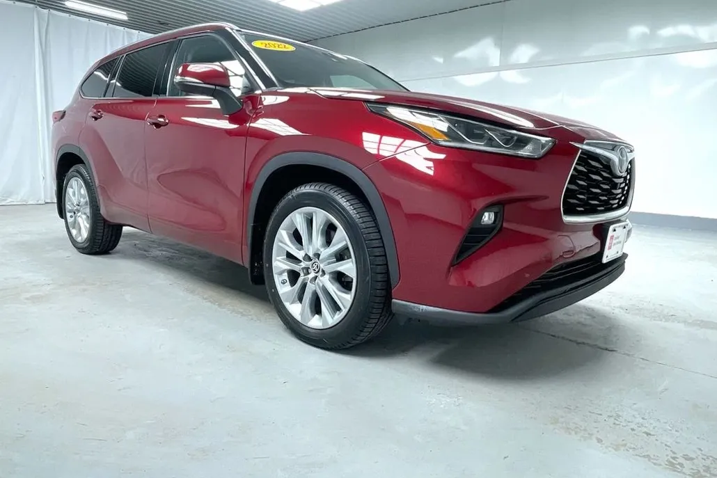 2022 Toyota Highlander Limited photo 1