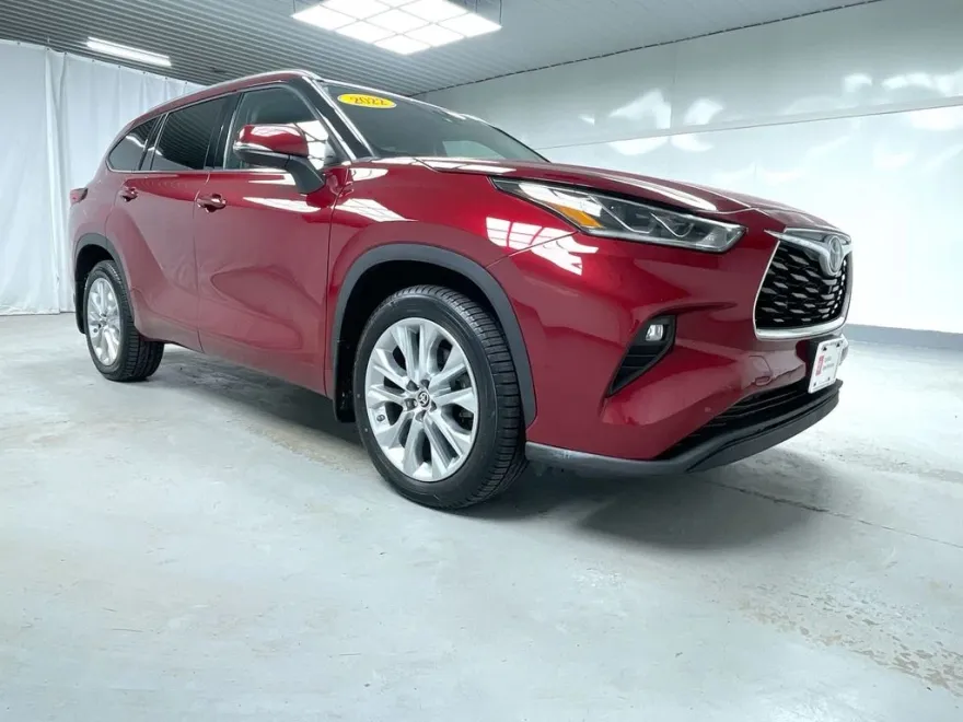 2022 Toyota Highlander Limited photo 1