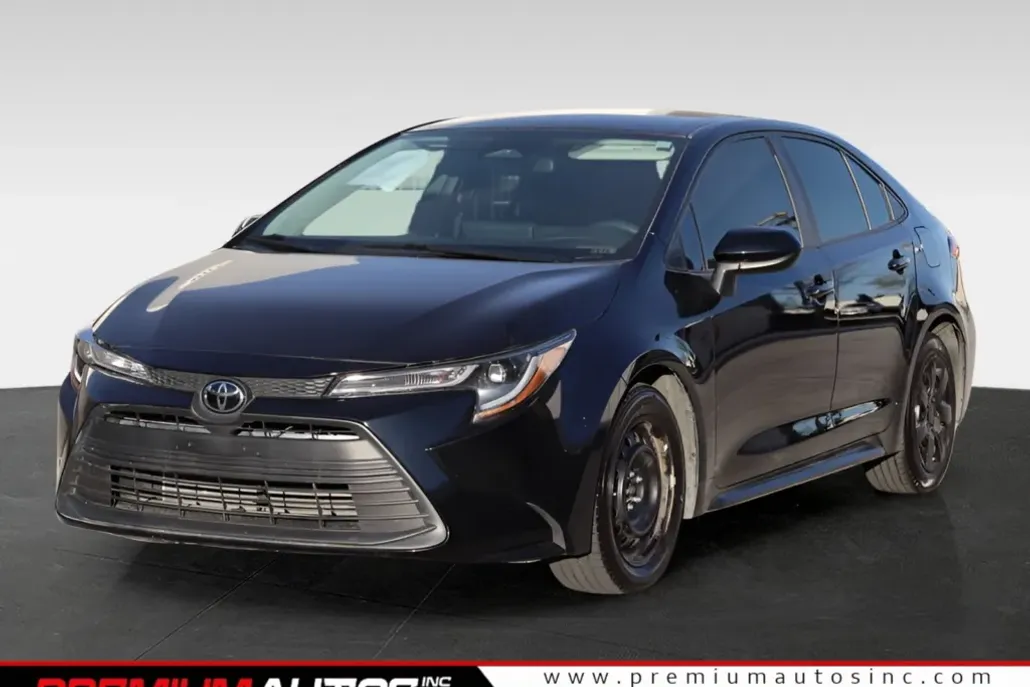 2023 Toyota Corolla LE photo 1