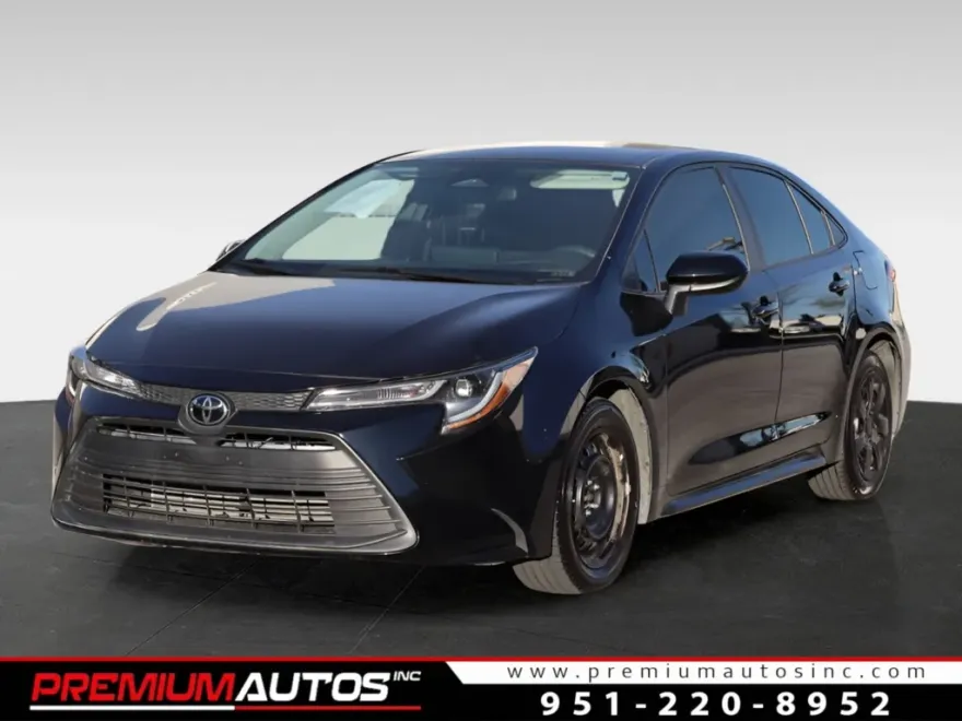 2023 Toyota Corolla LE photo 1