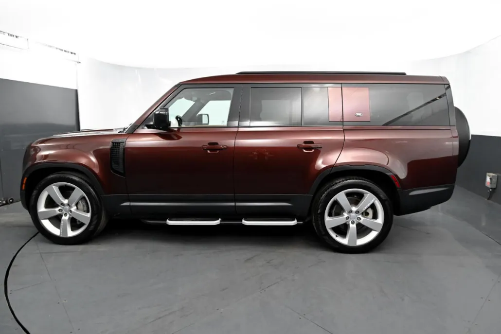 2023 Land Rover Defender 130 S photo 1