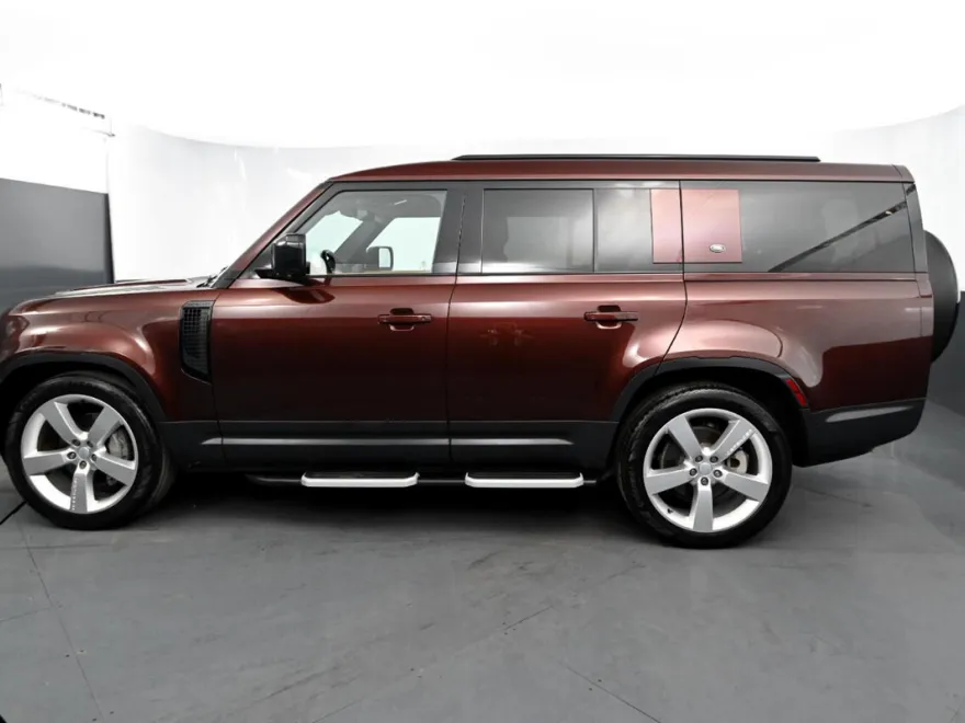 2023 Land Rover Defender 130 S photo 1