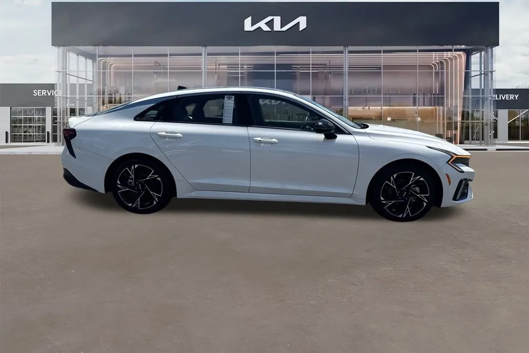 2025 Kia K5 GT-Line photo 1