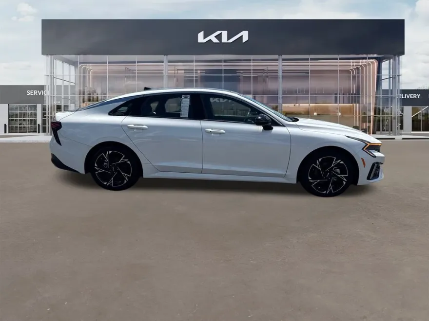2025 Kia K5 GT-Line photo 1