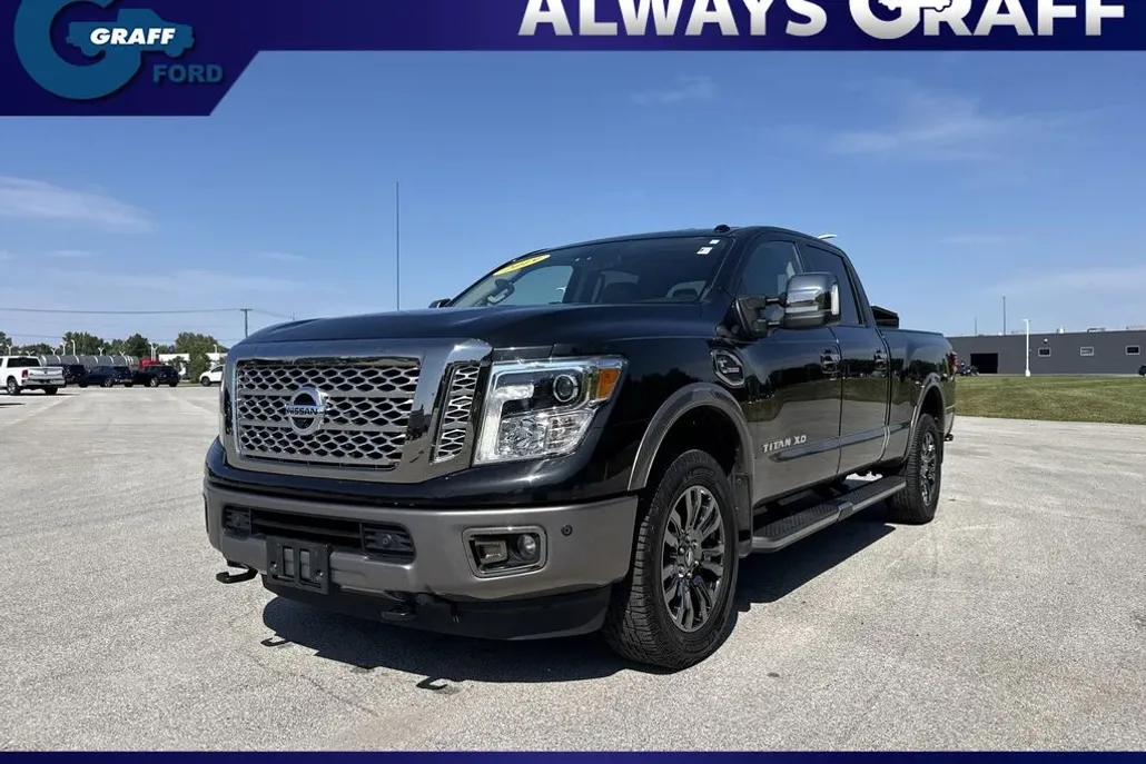 2019 Nissan Titan Platinum Reserve photo 1