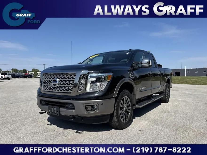 2019 Nissan Titan Platinum Reserve photo 1
