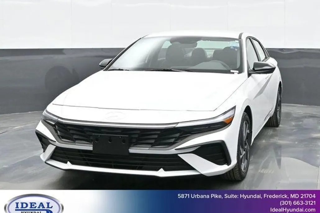 2025 Hyundai Elantra SEL Sport photo 1