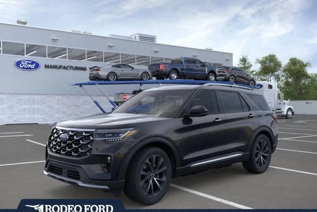 2025 Ford Explorer Platinum photo 1