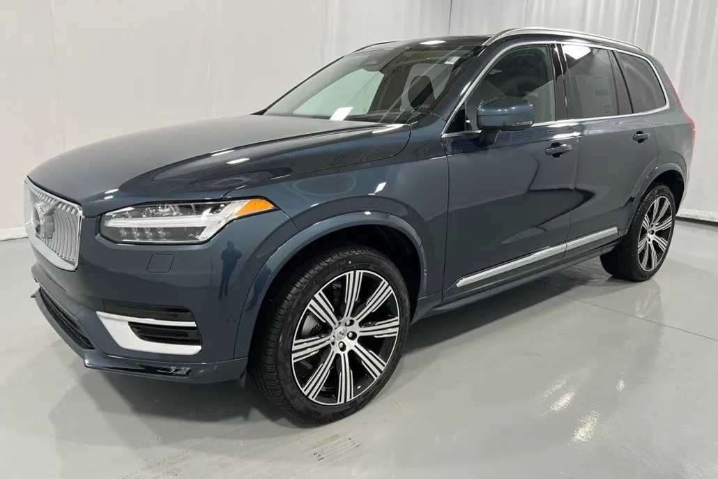 2025 Volvo XC90 Plus photo 1