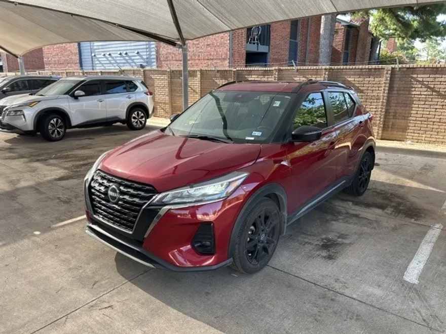 2023 Nissan Kicks SR photo 1