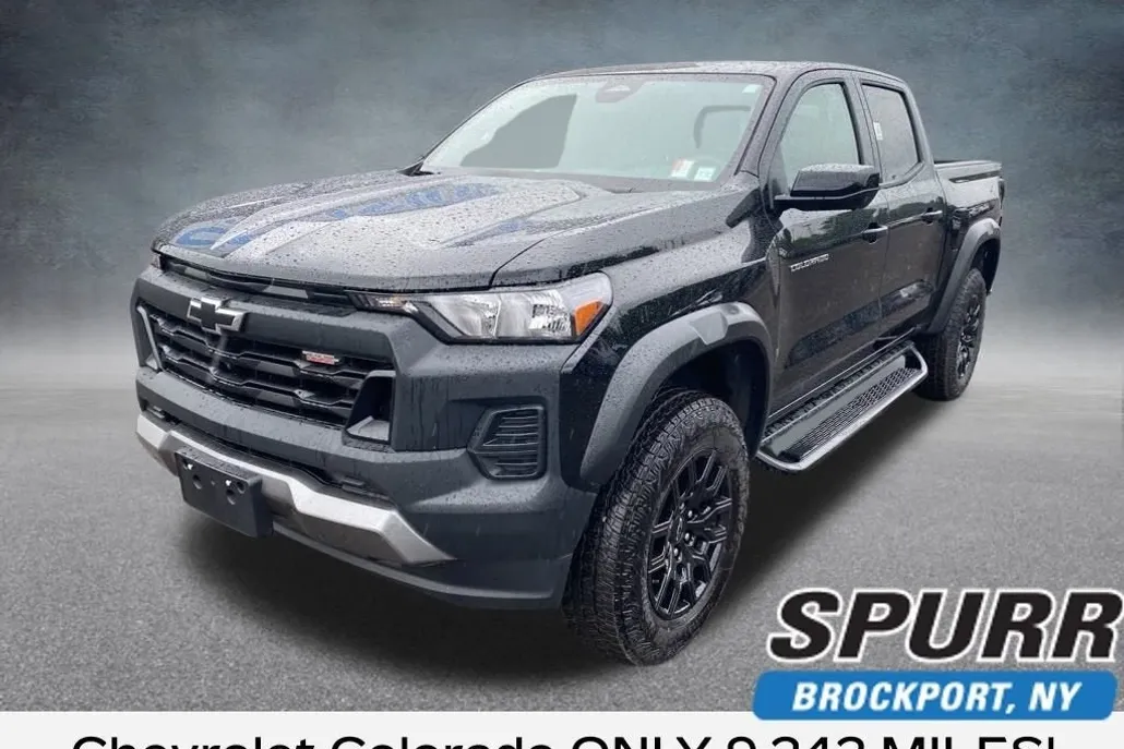2024 Chevrolet Colorado Trail Boss photo 1