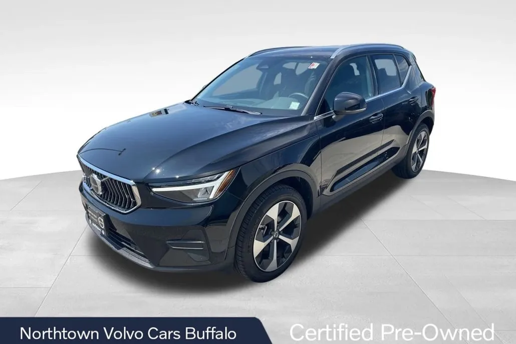 2025 Volvo XC40 Core photo 1