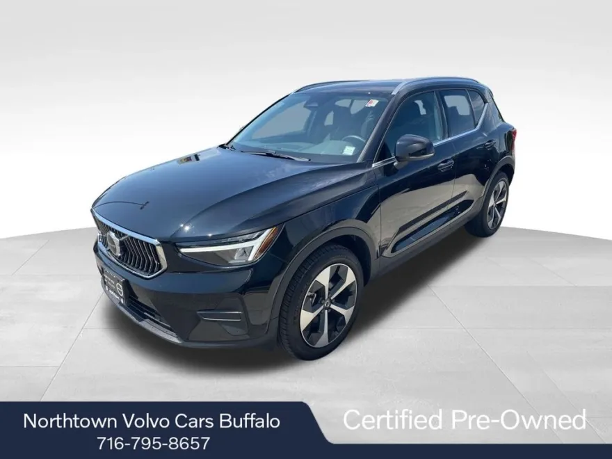 2025 Volvo XC40 Core photo 1