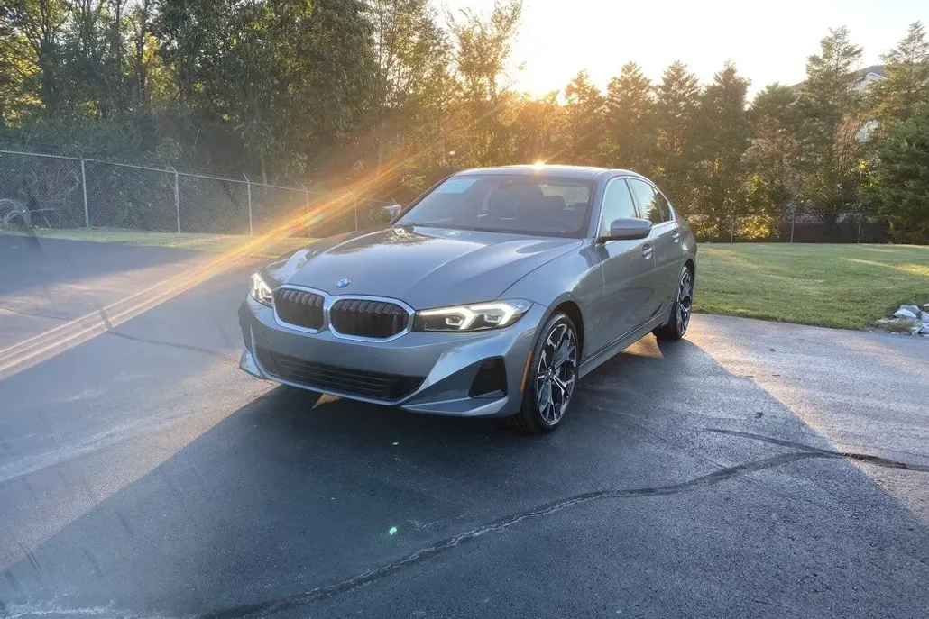2025 Bmw 330i photo 1