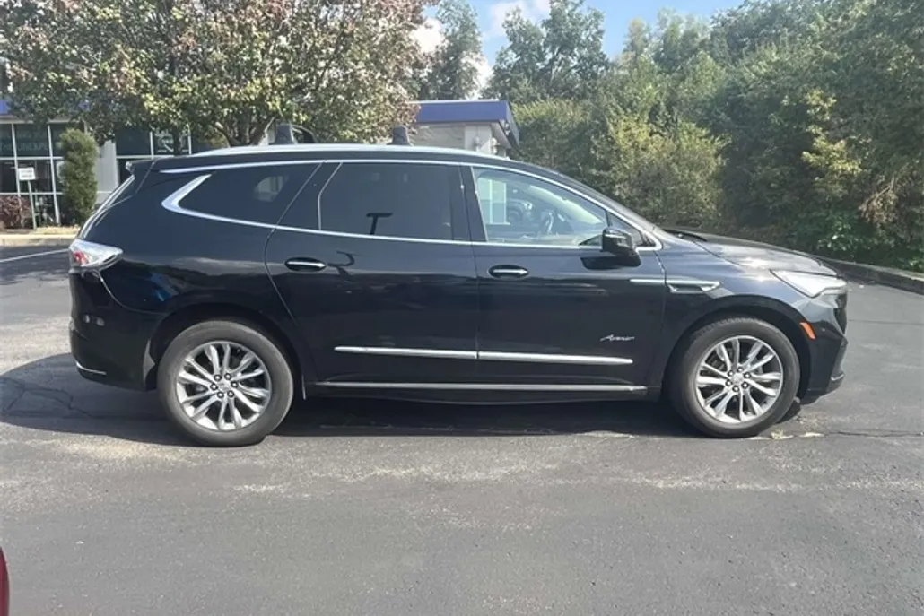 2024 Buick Enclave Avenir photo 1