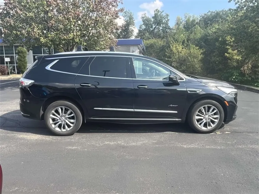 2024 Buick Enclave Avenir photo 1