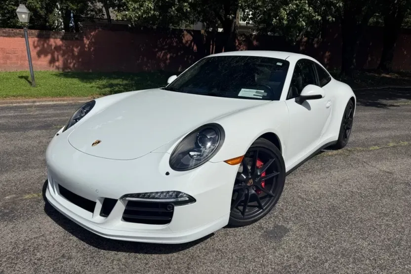2015 Porsche 911 GTS photo 1