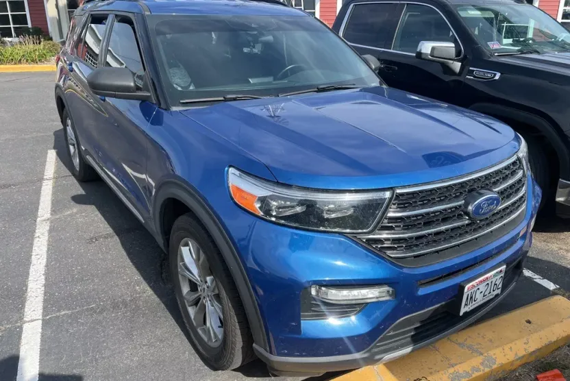 2020 Ford Explorer XLT photo 1