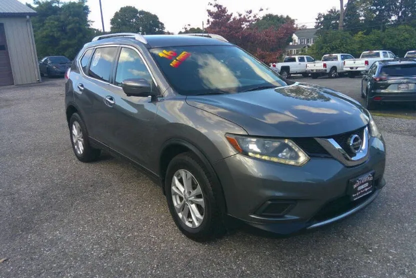 2016 Nissan Rogue SV photo 1