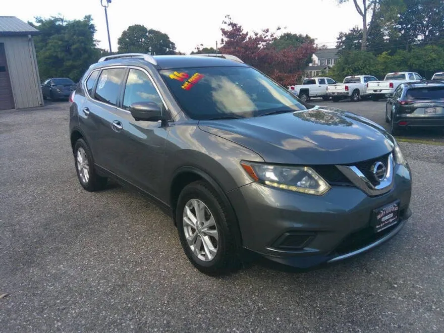 2016 Nissan Rogue SV photo 1
