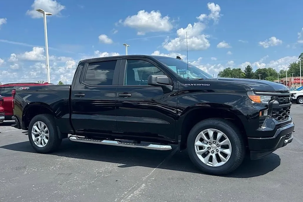 2025 Chevrolet Silverado 1500 Custom photo 1