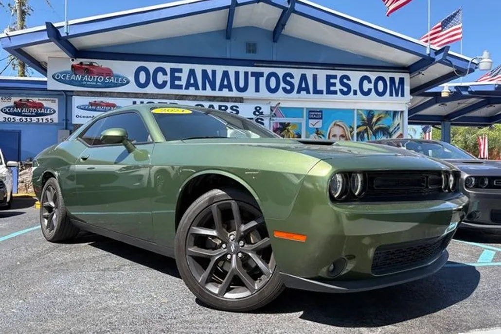 2021 Dodge Challenger SXT photo 1