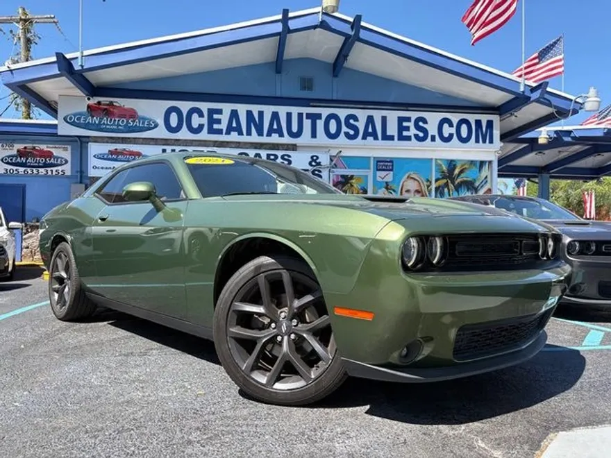 2021 Dodge Challenger SXT photo 1