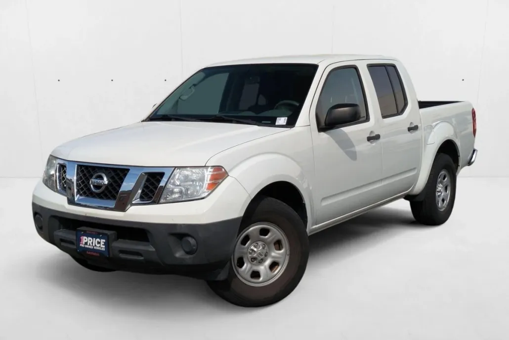 2016 Nissan Frontier Crew Cab S photo 1