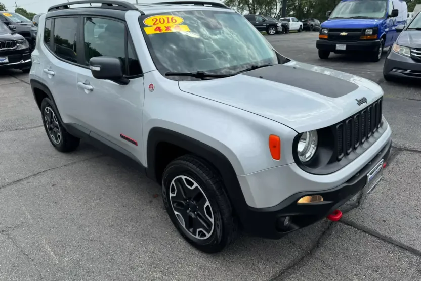 2016 Jeep Renegade Trailhawk photo 1