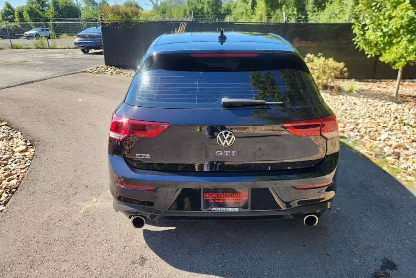 2022 Volkswagen Golf GTI S photo 1