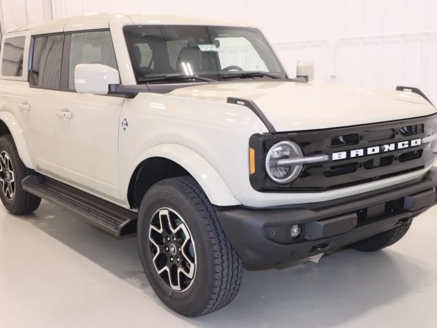 2025 Ford Bronco Outer Banks photo 1