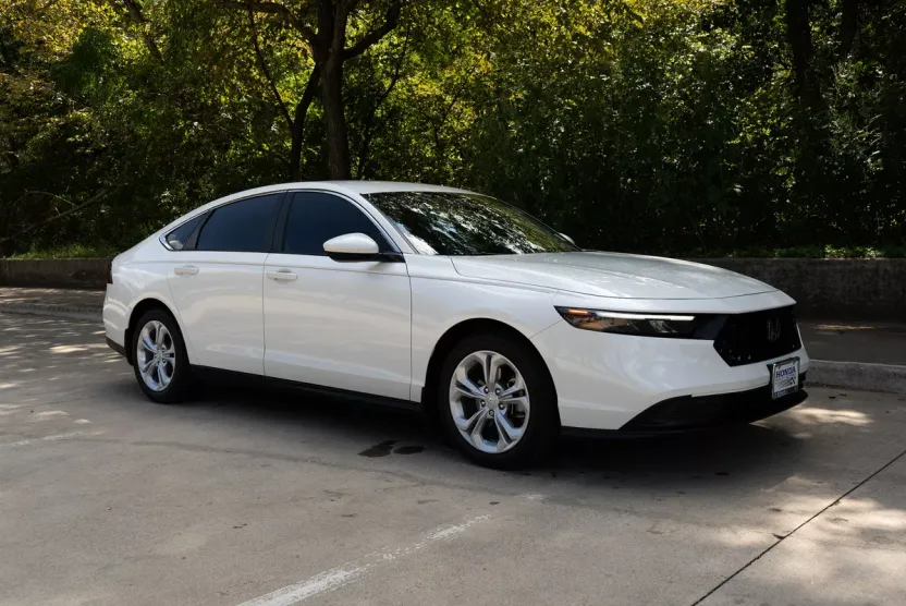 2025 Honda Accord LX photo 1