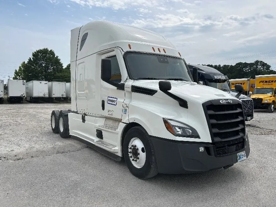 2022 Freightliner Cascadia 126" Sleeper Cab photo 1