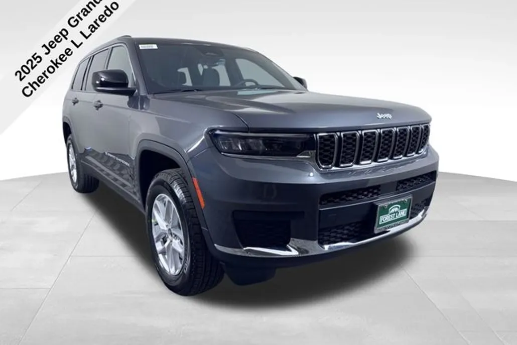 2025 Jeep Grand Cherokee Laredo photo 1