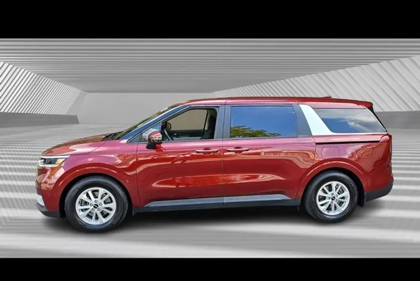 2023 Kia Carnival LX photo 1
