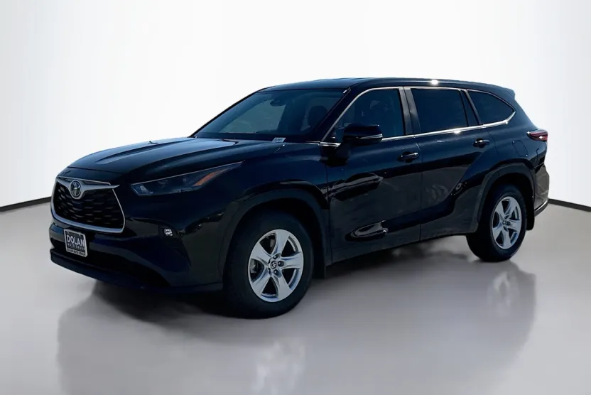 2024 Toyota Highlander LE photo 1