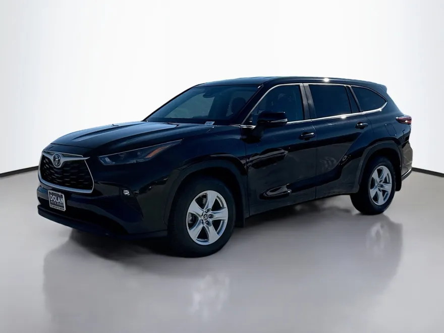 2024 Toyota Highlander LE photo 1
