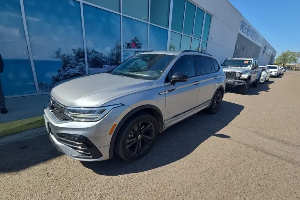 2023 Volkswagen Tiguan SE R-Line Black photo 1