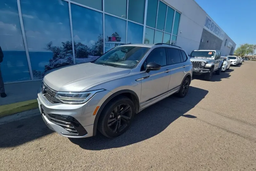 2023 Volkswagen Tiguan SE R-Line Black photo 1