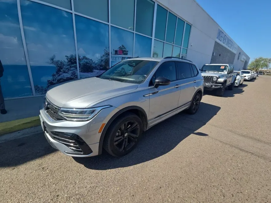 2023 Volkswagen Tiguan SE R-Line Black photo 1