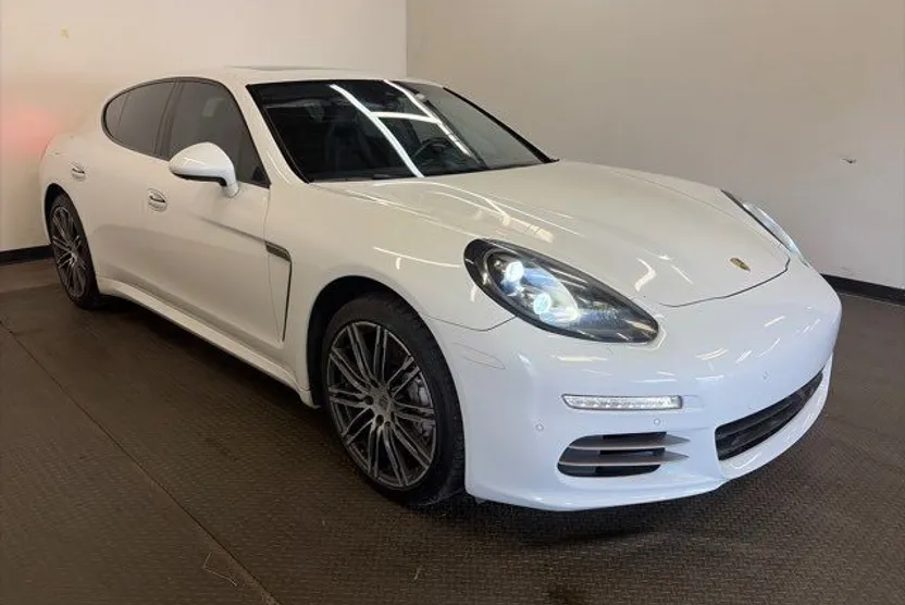 2015 Porsche Panamera 4S photo 1