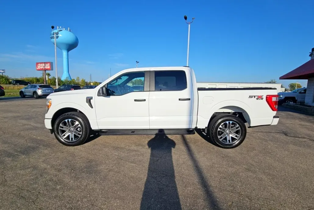 2022 Ford F-150 STX photo 1